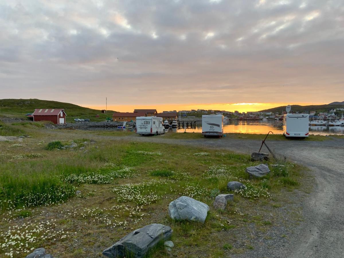 Hotel Adventure Camp Mehamn Esterno foto